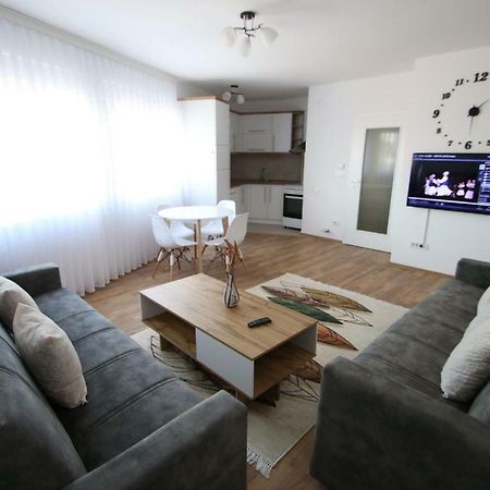 Spacious Apartment Next To The Bus Station And Walking Distance To The Old Town And Shopping Malls Prizren Kültér fotó