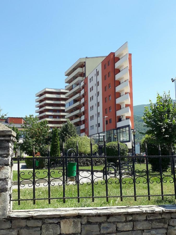 Spacious Apartment Next To The Bus Station And Walking Distance To The Old Town And Shopping Malls Prizren Kültér fotó