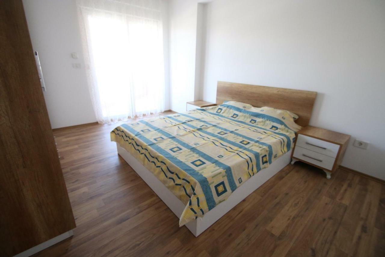 Spacious Apartment Next To The Bus Station And Walking Distance To The Old Town And Shopping Malls Prizren Kültér fotó