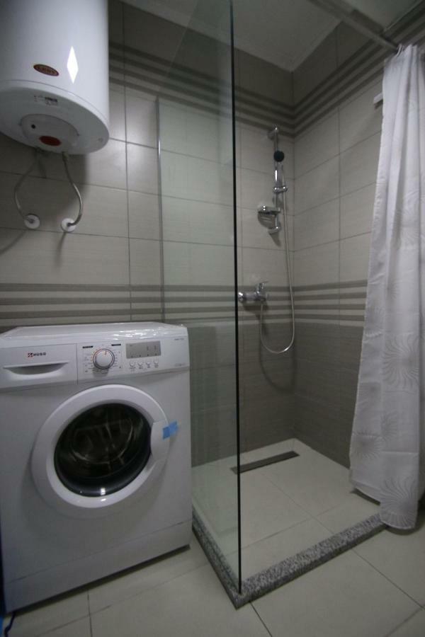 Spacious Apartment Next To The Bus Station And Walking Distance To The Old Town And Shopping Malls Prizren Kültér fotó