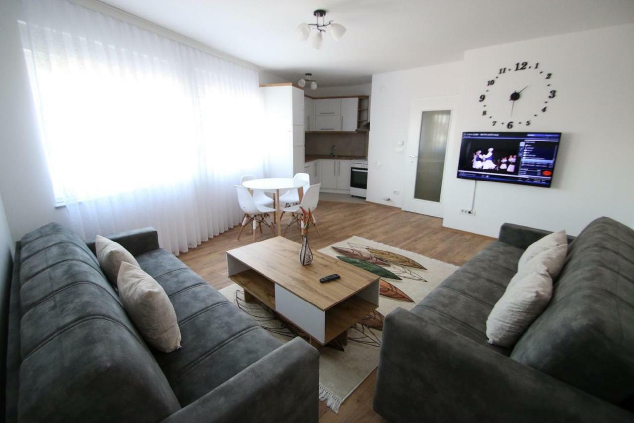 Spacious Apartment Next To The Bus Station And Walking Distance To The Old Town And Shopping Malls Prizren Kültér fotó