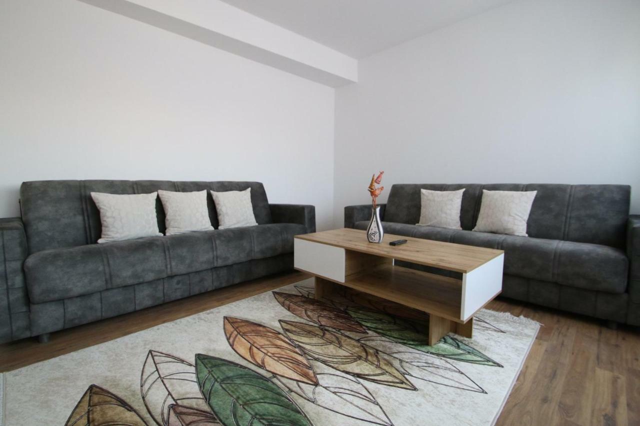 Spacious Apartment Next To The Bus Station And Walking Distance To The Old Town And Shopping Malls Prizren Kültér fotó